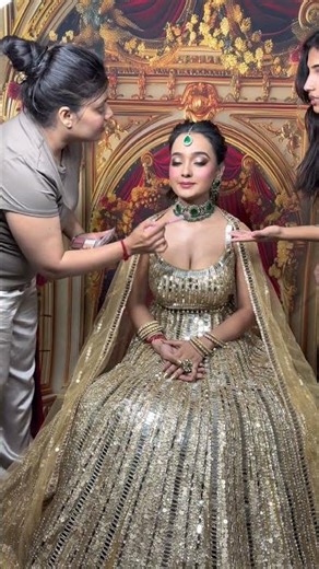 “Ma’am blush laga dein?”Me: No.“Bas halka sa?”Me: NOOO 😂Trust the artist… we know the final look