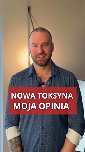 Ponad pół roku z Relfydess — kilka faktów z praktyki 🙌 Po dłuższym czasie stosowania widzę, że efekt utrzymuje się średnio o około miesiąc dłużej niż przy standardowych toksynach botulinowych. Zamiast typowych 4–5 miesięcy, działanie zwykle mieści się w przedziale👉 5–6 miesięcy. To może być korzystne 🧡 dla osób, które: • chcą rzadziej powtarzać zabieg, • albo zauważają krótszą trwałość po klasycznych preparatach. 😎 Prosta obserwacja: czas działania jest dłuższy, bez zmiany w sposobie podawan