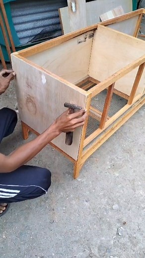 1.2M views · 10K reactions | Pasang dinding samping kandang doc #kandangayam #ternakayam #peternakan #ayam #caramembuatkandangayam #tutorial #ideas #diy #reels #fbpro #monetisasi #chickencoop #kandang #makeachickencoop #sangkar #buildingachickencoop #farm #chickenfarm #ayam #fbproindonesia #facebook #sorotan #rekomendasi #reelsfbシ #jangkauan #reels #pengikut #fbreelsfypシ゚viralfbreelsfypシ゚viral2024 | Bayu Bsf | Facebook