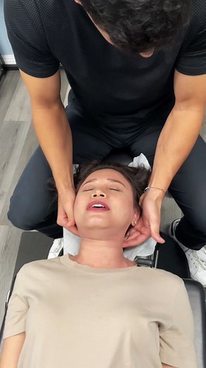 Rossa's First Chiropractic Adjustment Experience in Indonesia