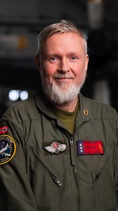 Et av P-3 Orion sine hovedoppgaver er å finne ubåter under vann. Rune Øverås har over 10 000 timer bak seg på P-3 Orion. Hør hva han opplevde på bursdagen sin for noen år tilbake. Den siste planlagte operative toktet med Orion er unnagjort fredag 30. juni. Deretter skal Norges nye maritime patruljefly P-8 Poseidon ta over overvåkningen av de norske havområdene fra Evenes flystasjon. | Luftforsvaret