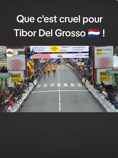 Mais quel sprint de Matthew Brennan 🇬🇧 !! Le britannique était beaucoup plus fort que les deux Alpecin-Deceuninck. En lançant de très loin il vient crucifier Tibor Del Grosso 🇳🇱 sur la ligne Kaden Groves 🇦🇺 coéquipier du néerlandais vient prendre la deuxième place Dorian Godon 🇫🇷 premier français prends la 4ème place L'anglais Matthew Brennan🇬🇧 est donc en tête du classement au soir de la première étape ! #tourdecatalogne #worldtour #proteam #national #velo #sport #france #newzealand #