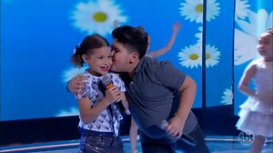 64M views · 2.4M reactions | Os dois pequenos arrasaram no sertanejo! | Programa Raul Gil | Facebook