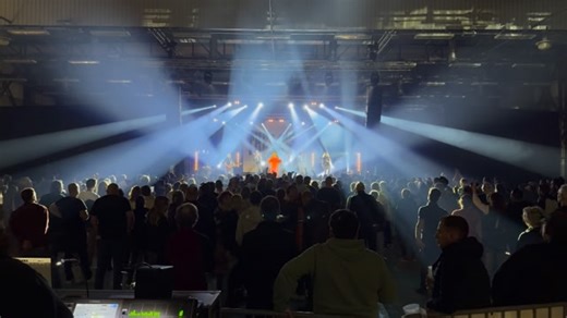 Samedi c’était confettis party au @beurdinz_festival_officiel avec nos lanceurs PowerShot|| et tubes de 80cm remplis de confettis bleu @magicfxofficial 🎉🎉 @raph_bct71 @matthieuch_8 @ | Audiova France