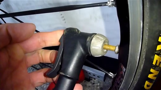 公路车打气教程（法式气嘴）