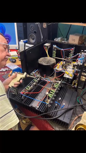 27K views · 757 reactions | Massive Adcom Amplifier on the bench. #vintageaudio #vintagestereo #hifiaudio #audiophile #audiophiles #classicaudio #stereo #adcom #amplifier #vintage | The Vintage Audio Shop | Facebook