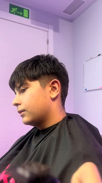 kimbo.barber (@kimbo.barber) - TUTORIAL DE MOHITAPER🚀⭐️ #viral #barbero #fade