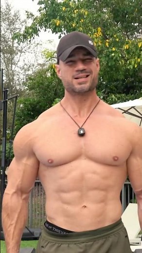 Why your back lacks thickness (even if you do rowing)