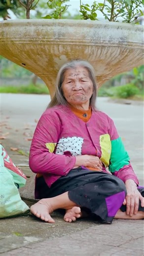 আল্লাহ তুমি আমার আগে মাকে নিয়ো না।#shorts #shortsviral #shortsfeed #gojol #islamicmusic #ghazal