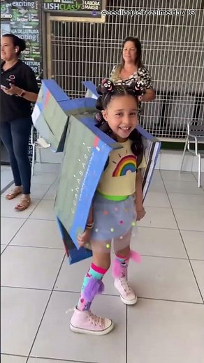 Girl’s Backpack Turns Into a Bus at School Event 🎒🚌