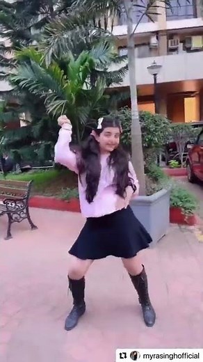 Hot & cold #youtubeshorts #trendingshorts #danceshort #myrasingh #myra