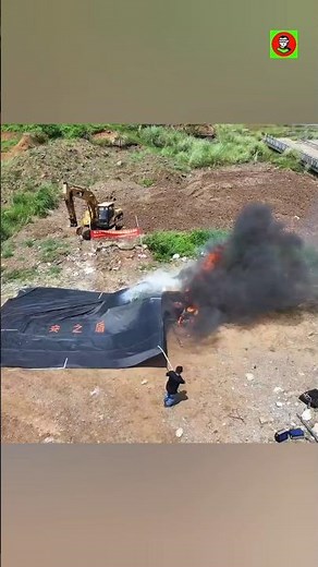 how does a fire blanket work