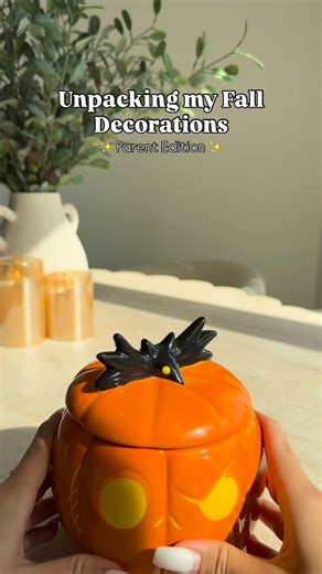 Unpacking my Fall «decorations» Parent edition... Anyone else relate? #fall #motherhood #relatable #owerstimulated #parenting #mumhumour #mumsofinstagram #newmom #sick | Daria Shark
