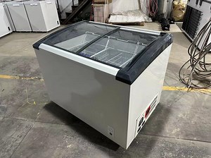 [Hot Item] SD/Sc 268y DC 12V 24V Ice Cream Curved Glass Door Chest Freezer with Solar System