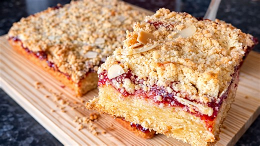 How to make a bakery style jam crumble at home