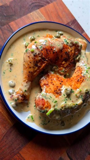 se animarian a probar el pollo de esta manera , pollo con crema de alcaparras y cilantro