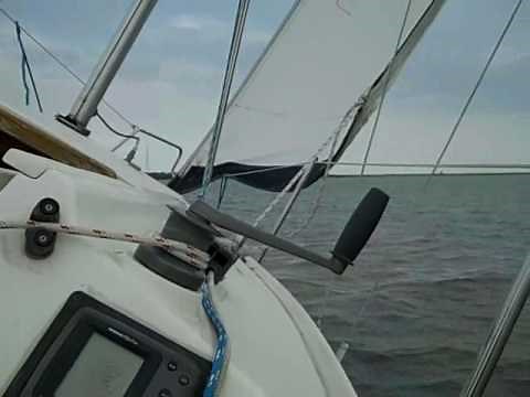 Hunter 240 sailing on Lake Grapevine