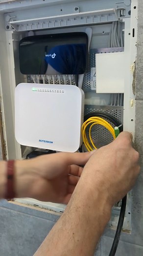 How to Connect a Modem and a Switch in a Low-Current Panel