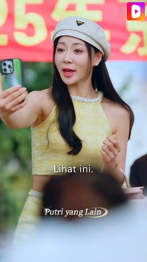 🎬：Putri yang Lain 🌟Klik buat nonton full!🔗 https://page.dramabuzzs.com/s2l/48719.html Ning Xiaxia lulus ujian masuk dan diterima di universitas top. Ayahnya, Lu Jincheng, tampak sempurna tetapi diam-diam punya simpanan dan anak perempuan seumurannya, Lu Yuanxue. Pada hari pendaftaran, Xiaxia datang naik skuter bersama temannya, lalu bertemu Yuanxue di mobil mewah yang menghinanya. | DramaKuy Mini