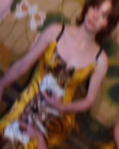 Aprendiendo a usar una nueva app con Emma Myers