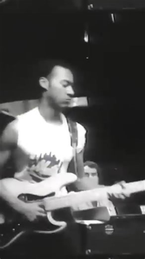 Só Groove Oficial on Instagram: "Marcus Miller @therealmarcusmiller redefined slap and funk bass with his deep mastery of the pocket and full-range tone. He was just 18 or 19 when he wrote Run for Cover, which first appeared on David Sanborn’s Voyeur album in 1981. Look out for the percussive 16th and triplets that he uses to subdivide this E minor groove. It’s similar to the offbeat strums of a rhythm guitar or a drummer’s hi-hat. “I don’t really hear those fast notes as part of the bass line,”