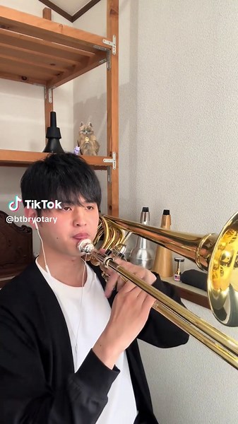 澤井亮太朗 (@btbryotary) - 吹奏楽の定番『宝島』のバストロンボーンが楽しいところ🏝️ マイクバランス間違えて少し音が小さめなので、音量を上げてお聴きくださいませ！😂 #トロンボーン #トロンボーン吹き #バストロンボーン #バストロ #吹奏楽 #吹奏楽部 #宝島