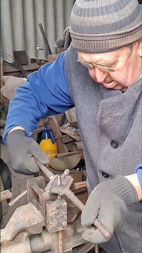 Threading a Steel Rod with a Hand Die #metalworking #handtools #workshoplife #diyrepair #diy #short