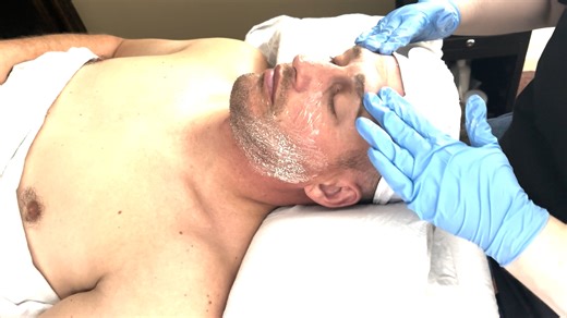 Deep Cleansing Facial for Men 倫‍♂️ Experience a full men’s facial,...