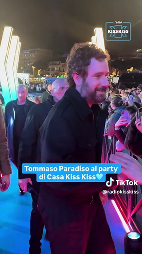 Exploring 'Kiss Kiss' by Tommaso Paradiso at Sanremo 2026