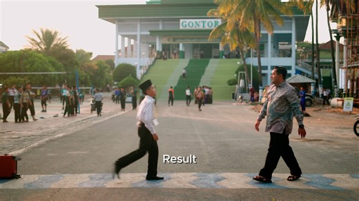 Muhammad Razan Sawaludin on Instagram: "READ CAPTION! ⬇️ 🎬Membuat Music Video bukan sekadar menyalakan kamera lalu merekam penyanyi. Dibalik satu MV yang rapi ada perencanaan matang: mulai dari storyboard, script, timeline, shot list, hingga shooting schedule. Semua ini dirancang agar visual bisa selaras dengan beat musik dan emosi lagu, sehingga hasil akhirnya lebih sinematik, terarah, dan berkesan profesional. 🎬 Rumus Persiapan membuat Music Video (MV) 1. Storyboard (Papan Cerita) - Visualis