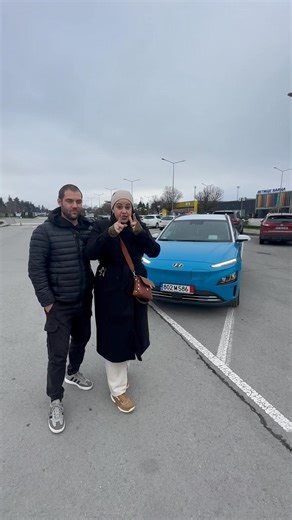 🌟С гордост споделяме още една успешно изпълнена мисия от екипа на FUTURE CARS 🚗⚡ Доставихме HYUNDAI KONA 64 kWh FACELIFT, само на 22 000 км, с гаранция, директно от София до Варна, като ние лично го доставихме на ход, за да сме сигурни, че автомобилът пристига в отлично състояние и напълно готов за път. Нашата клиентка нямаше възможност да шофира на дълго разстояние и именно затова поехме цялата организация и доставка, за да получи автомобила си спокойно, сигурно и без никакъв стрес. С тази до
