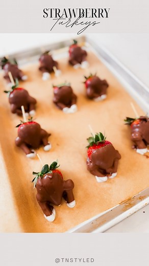 CHOCOLATE COVERED STRAWBERRY TURKEYS! 🍓🍫 These were actually so easy and came out soo cute! The perfect dessert to make for Thanksgiving! Just attach the “legs” using some melted chocolate, marshmallows and pretzel sticks cut in half. Attach the pretzels using the melted chocolate, let them cool and then dip the berry in more melted chocolate and I also dipped the bottom of mine in some melted white chocolate. #thanksgiving #thanksgivingdinner #thanksgivingdesserts #easydessert | Tnstyled