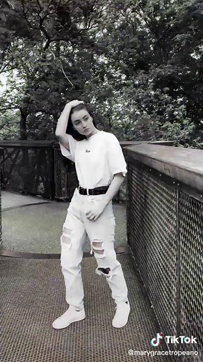 Simple modelling poses- Part 12 ✨✨✨ #model #modeltiktok #modeltok #pose #fyp