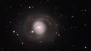 Acercándonos a Messier 77 Esta secuencia de video lleva al espectador a una vista detallada de la galaxia activa 'Messier 77' desde el 'Very Large Telescope' de ESO en Chile. Credit: ESO/Digitized Sky Survey 2 | Las Fronteras Del Conocimiento