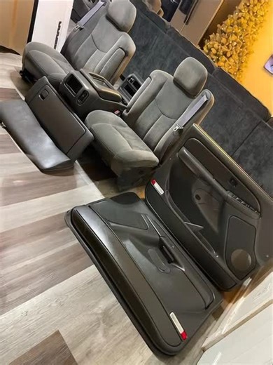 Beautiful Electric Seats, Hard to find in this condition!! For Silverado, GMC Sierra, Tahoe, Avalanche, Suburban, Yukon, Denali etc, 99-06, freshly washed, come with door panels!