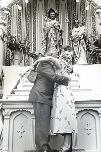 Mr. & Mrs. Favazza with Their statue of St Peter. Viva San Pietro 🇮🇹 ✨️ ♥️ Making pictures come to life ❤️ | Saint Peter's Fiesta Inc.