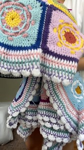 Fantastic Retro Flower Blanket 😍✨Patterns in comments 👇🏻 By @nugezboola #crochet #crocheting #crochetinspiration | Crochet Tutorial