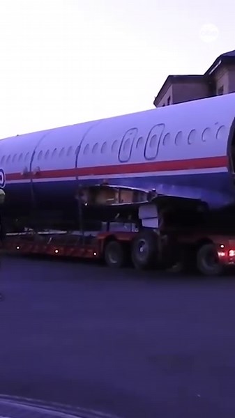 An aviation museum in the U.K. is bringing in-flight meals back to the ground, as the front half of an old passenger plane is set to be converted into a café at the Solent Sky Museum. https://abcnews.visitlink.me/4ZDh0x | ABC News