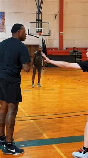 Big Post moves. Who can guard him? #Satx #drewleague #postmoves #basketball🏀 | Pro Jump Jones