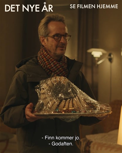 En ny ven i vennekredsen, der bare er røv irriterende? 👀 Kender I det? 😅 Se det sjove og rørende drama DET NYE ÅR hjemme nu🥂❤️ | Nordisk Film - fordi vi elsker film!