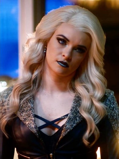 "Are you like a super villain?"Barry asked Killer Frost with a smile.