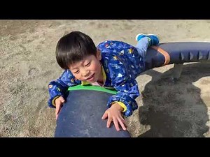 公園遊び ぐるぐる回る新遊具発見