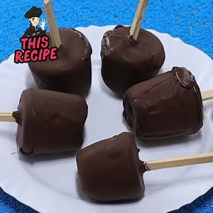 With 3 Ingredients you make this delicious Creamy Chocolate Popsicle!! Ingredients: ½ cup of cocoa powder; 400 g condensed milk; 200 ml whipped cream; Optional coverage: 300 gr half bitter chocolate; | Creative and Cooking