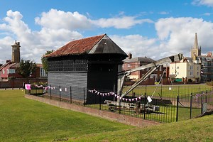 Treadwheel Crane - The Harwich Society