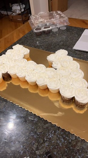 First Birthday Pull Apart Cupcake Cake Tutorial