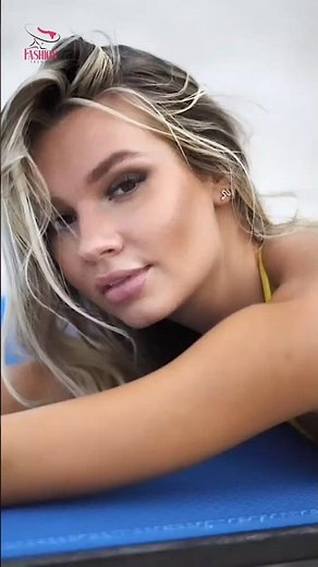 Alexa Collins is the Sexy Trendy Fashion Girl of the day