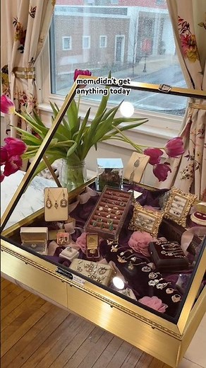 Obsessed with how the final showcase looks! #mjvjewelry #vintagejewelry