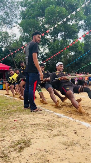 ට්‍රේනින් නැතුව ගහපුවා"💪🤯 #army#tugofwar #billionaire #creatorsearchinsights#fyp#viralvideo