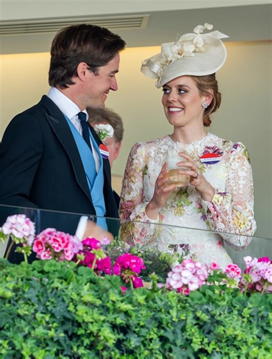 17K views · 62 reactions | “Princess Beatrice finally shows her daughters’ faces”  One family outing — and the royal’s closely guarded secret is now in full view. See the photos everyone’s talking about in the comments below  | Nice smile | Facebook