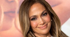 Jennifer Lopez praised for make-up free complexion: ‘Your skin's brighter than my future’